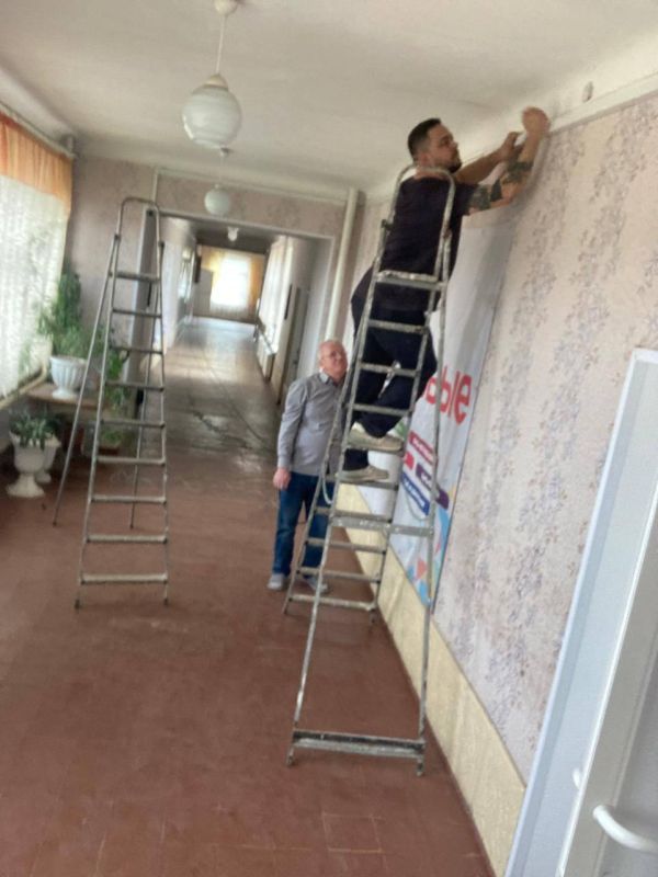 Ульяновцы подготовили Лутугинскую среднюю школу № 1 к приему ЕГЭ Ульяновцы подготовили Лутугинскую среднюю школу № 1 к приему ЕГЭ