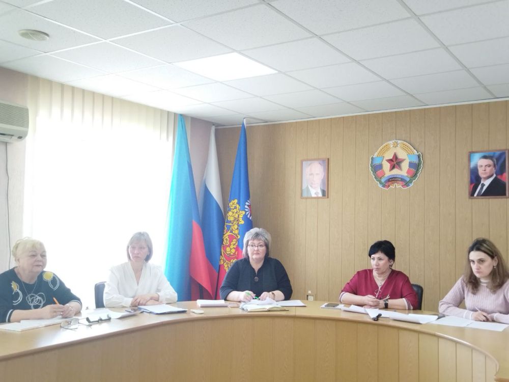 В Администрации городского округа город Ровеньки состоялся городской семинар-практикум с опекунами (попечителями), приемными родителями на тему: «Приемная семья в вопросах и ответах» В Администрации городского округа город Ровеньки состоялся городской семинар-практикум с опекунами (попечителями), приемными родителями на тему: «Приемная семья в вопросах и ответах»