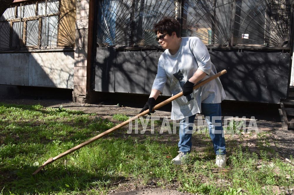 Сотрудники алчевской редакции ГУП ЛНР «Луганьмедиа» приняли участие в субботнике, состоявшемся в рамках акции «Чистая Республика – 2025» Сотрудники алчевской редакции ГУП ЛНР «Луганьмедиа» приняли участие в субботнике, состоявшемся в рамках акции «Чистая Республика – 2025»