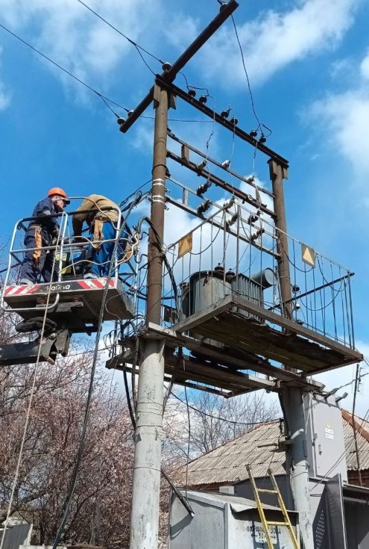 Специалисты ГУП ЛНР «РСК» заменили устаревшую трансформаторную подстанцию в Луганске Специалисты ГУП ЛНР «РСК» заменили устаревшую трансформаторную подстанцию в Луганске