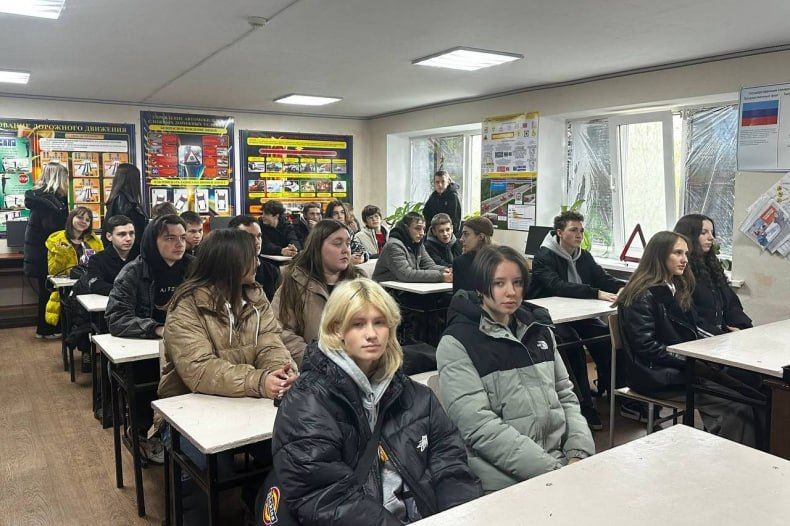 В рамках проведения «Единого дня открытых дверей» обучающиеся 10-11 классов гимназии №2 посетили Свердловский колледж В рамках проведения «Единого дня открытых дверей» обучающиеся 10-11 классов гимназии №2 посетили Свердловский колледж