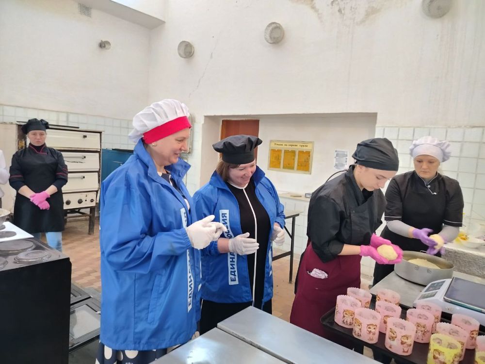 Первомайские единороссы испекли пасхальные куличи Первомайские единороссы испекли пасхальные куличи