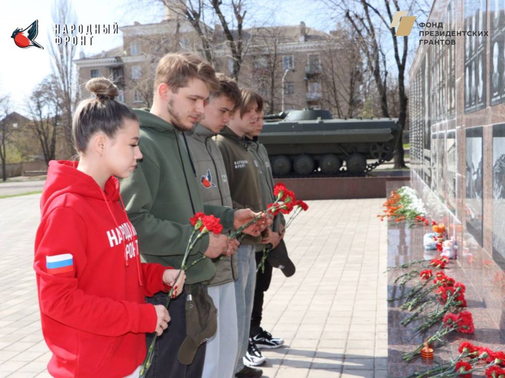Молодёжка Народного фронта Стаханова чтит память невинных жертв! Молодёжка Народного фронта Стаханова чтит память невинных жертв!