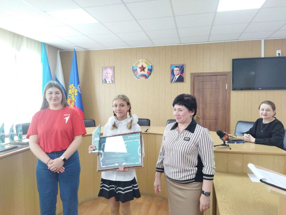 Сегодня в Администрации городского округа Ровеньки состоялось подведение итогов муниципального этапа военно-патриотической игры «Зарница 2.0», в котором приняло участие 25 команд в 3 возрастных категориях Сегодня в Администрации городского округа Ровеньки состоялось подведение итогов муниципального этапа военно-патриотической игры «Зарница 2.0», в котором приняло участие 25 команд в 3 возрастных категориях