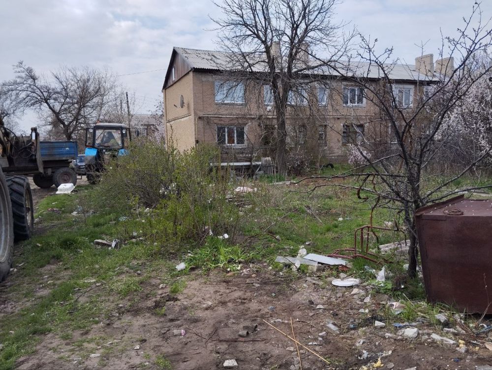 Каждый день сотрудники МУП «ДЭП города Рубежное» неустанно трудятся над наведением порядка в нашем городе Каждый день сотрудники МУП «ДЭП города Рубежное» неустанно трудятся над наведением порядка в нашем городе