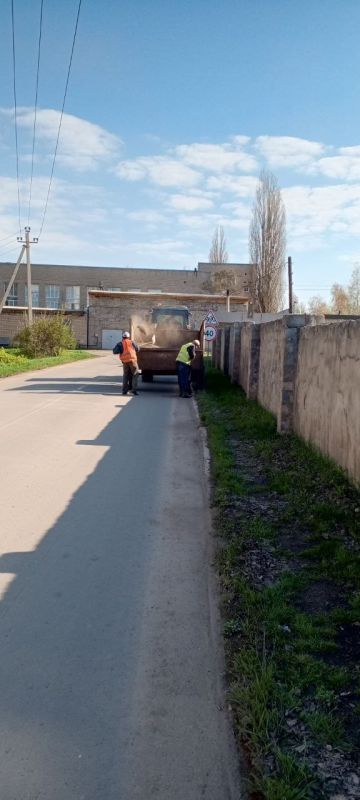Виктория Сергеева: Коммунальщики в действии. Коммунальные предприятия города Кировска продолжают приводить в порядок территорию городского округа, занимаются уборкой и вывозом мусора Виктория Сергеева: Коммунальщики в действии. Коммунальные предприятия города Кировска продолжают приводить в порядок территорию городского округа, занимаются уборкой и вывозом мусора