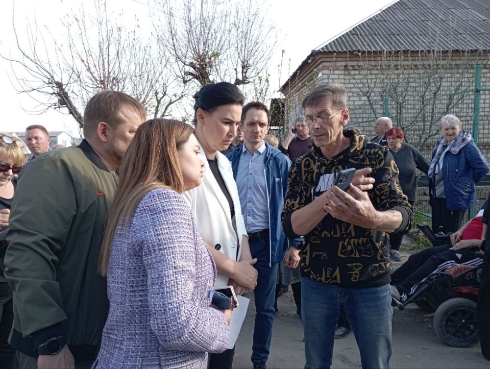 Яна Пащенко: В Каменнобродском районе города Луганска, в рамках реализации проекта «Единой России» – «Муниципальный диалог», состоялась встреча с местными жителями Яна Пащенко: В Каменнобродском районе города Луганска, в рамках реализации проекта «Единой России» – «Муниципальный диалог», состоялась встреча с местными жителями
