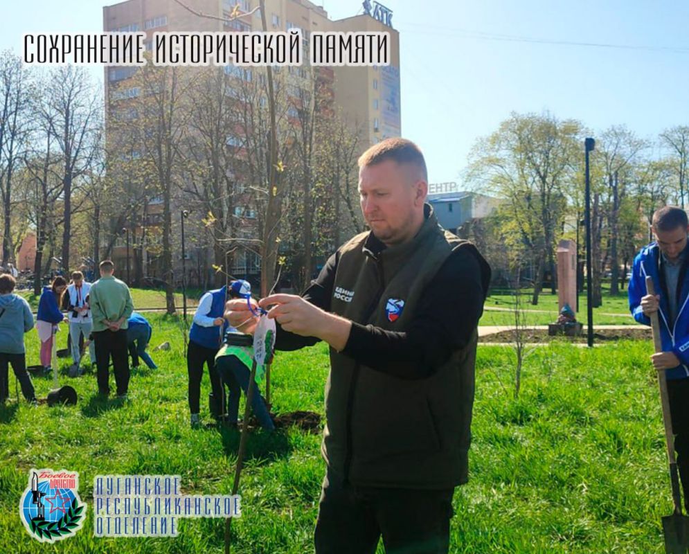 16 апреля Денис Николаевич Мирошниченко Председатель Народного совета Луганской Народной Республики, секретарь регионального отделения партии «Единая Россия», член Совета Луганского республиканского отделения Всероссийской... 16 апреля Денис Николаевич Мирошниченко Председатель Народного совета Луганской Народной Республики, секретарь регионального отделения партии «Единая Россия», член Совета Луганского республиканского отделения Всероссийской...