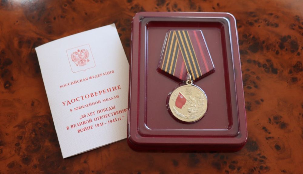 Сергей Саенко: Медаль "80 лет Победы в Великой Отечественной войне 1941-1945 гг." от имени Президента Российской Федерации Владимира Владимировича Путина получил Петр Захарович Рудый, проживающий в Антраците Сергей Саенко: Медаль "80 лет Победы в Великой Отечественной войне 1941-1945 гг." от имени Президента Российской Федерации Владимира Владимировича Путина получил Петр Захарович Рудый, проживающий в Антраците
