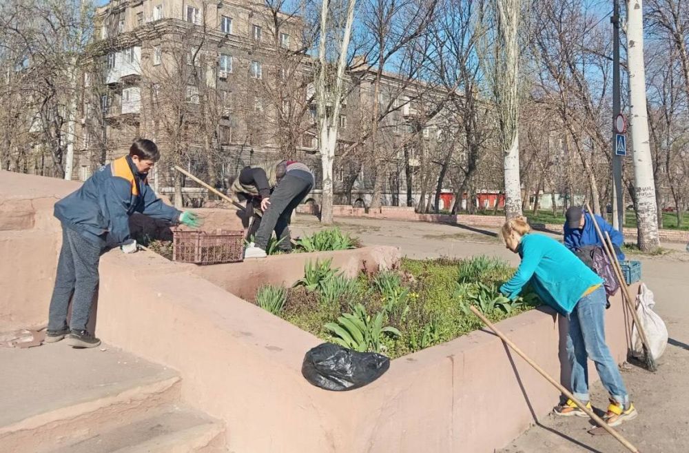 Коммунальные службы проводят работы на территории города Коммунальные службы проводят работы на территории города
