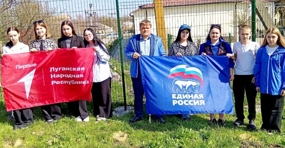 «Сад памяти»: В Беловодске высадили сто кустов роз и сто саженцев деревьев «Сад памяти»: В Беловодске высадили сто кустов роз и сто саженцев деревьев