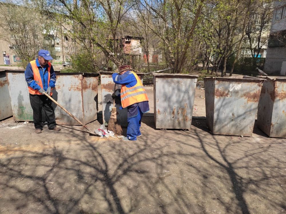 В Стаханове продолжается работа по уборке свалок В Стаханове продолжается работа по уборке свалок