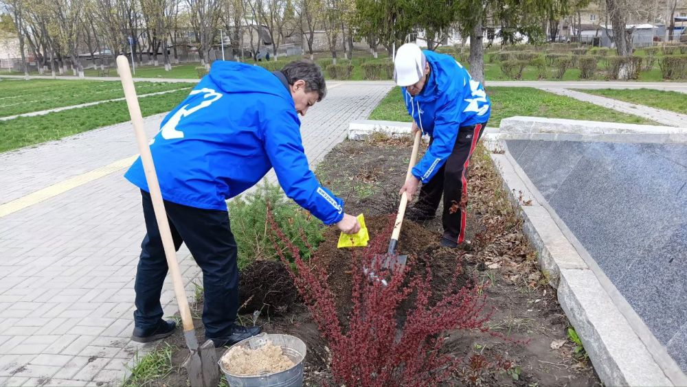 «Живая память: акция «Сад памяти» прошла у мемориала "Украина - освободителям» «Живая память: акция «Сад памяти» прошла у мемориала "Украина - освободителям»