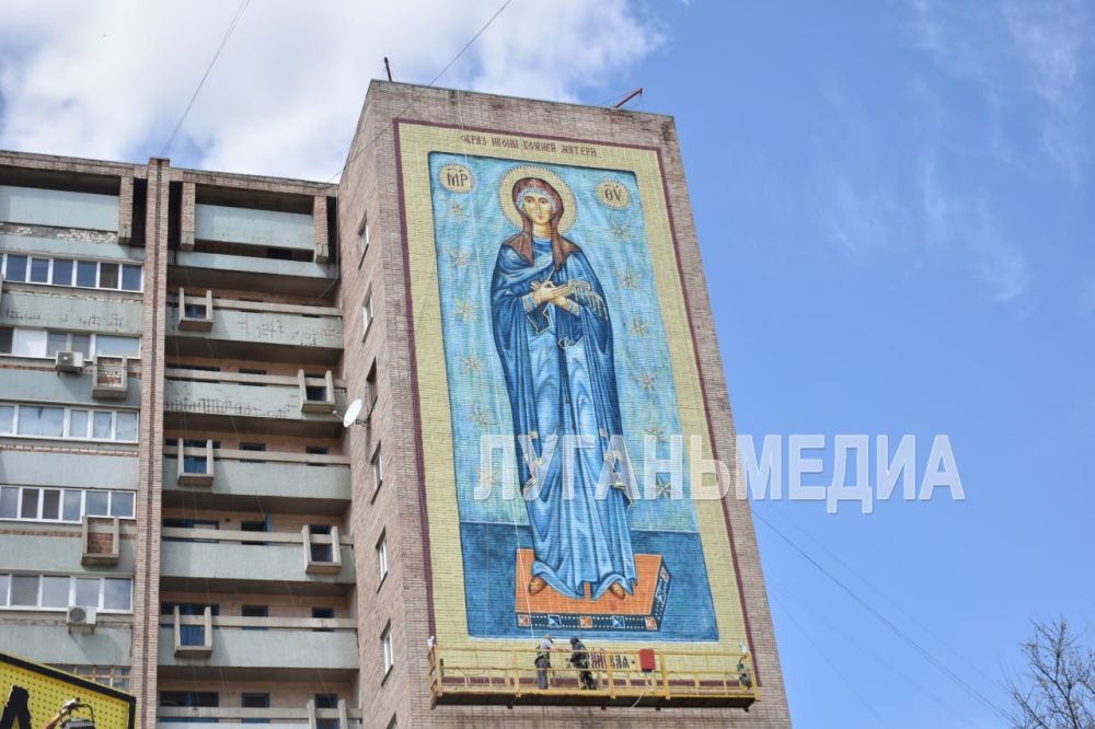 В Луганске появился мурал с изображением Богородицы В Луганске появился мурал с изображением Богородицы