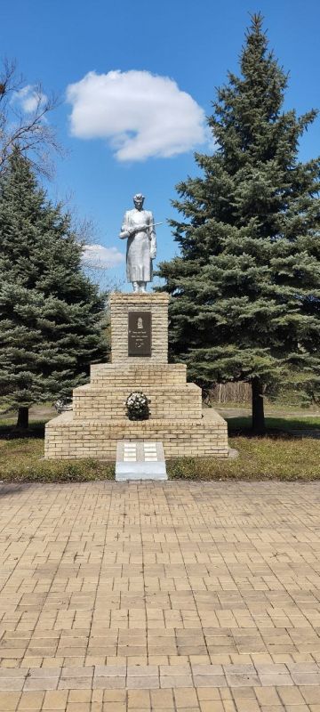 В рамках мероприятий, приуроченных к 80-летию Великой Победы, депутат Совета городского округа город Первомайск Вадим Кулинченко организовал и возглавил работу в г. Горское по благоустройству территории сквера им. Белинского... В рамках мероприятий, приуроченных к 80-летию Великой Победы, депутат Совета городского округа город Первомайск Вадим Кулинченко организовал и возглавил работу в г. Горское по благоустройству территории сквера им. Белинского...