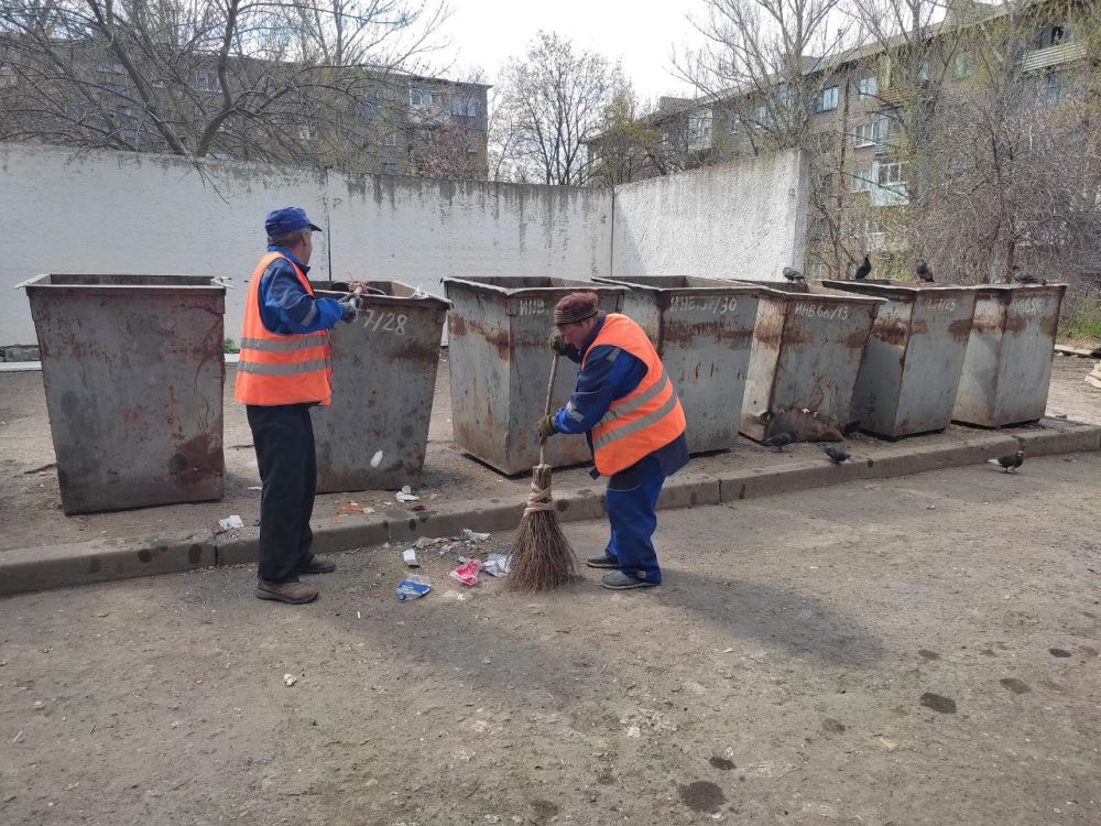 В Стаханове продолжается работа по уборке свалок В Стаханове продолжается работа по уборке свалок