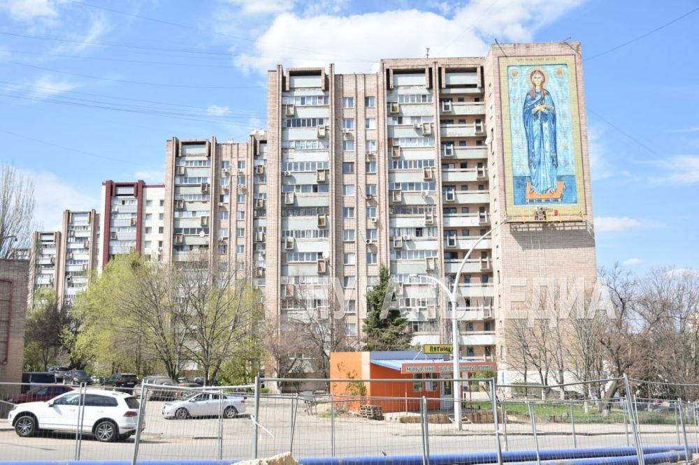 В Луганске появился мурал с изображением Богородицы В Луганске появился мурал с изображением Богородицы
