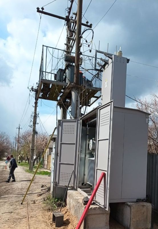 Специалисты ГУП ЛНР «РСК» заменили устаревшую трансформаторную подстанцию в Луганске Специалисты ГУП ЛНР «РСК» заменили устаревшую трансформаторную подстанцию в Луганске