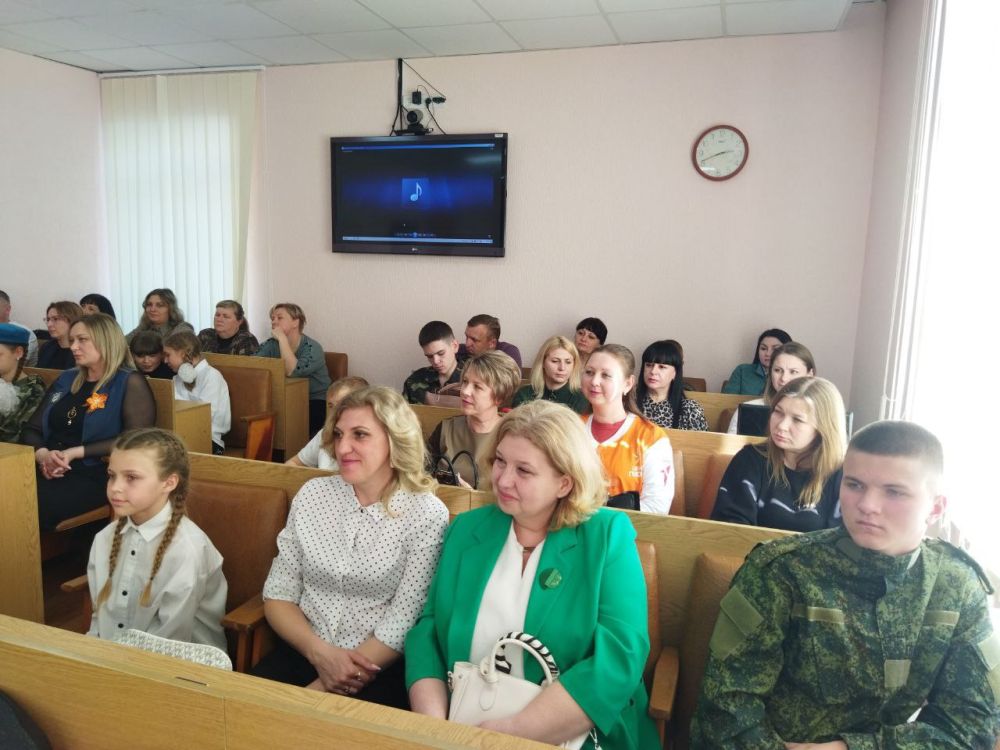 Сегодня в Администрации городского округа Ровеньки состоялось подведение итогов муниципального этапа военно-патриотической игры «Зарница 2.0», в котором приняло участие 25 команд в 3 возрастных категориях Сегодня в Администрации городского округа Ровеньки состоялось подведение итогов муниципального этапа военно-патриотической игры «Зарница 2.0», в котором приняло участие 25 команд в 3 возрастных категориях