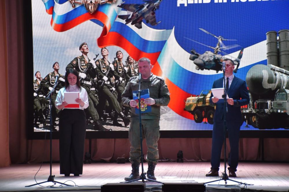 В Белокуракино прошел концерт ко Дню призывника В Белокуракино прошел концерт ко Дню призывника
