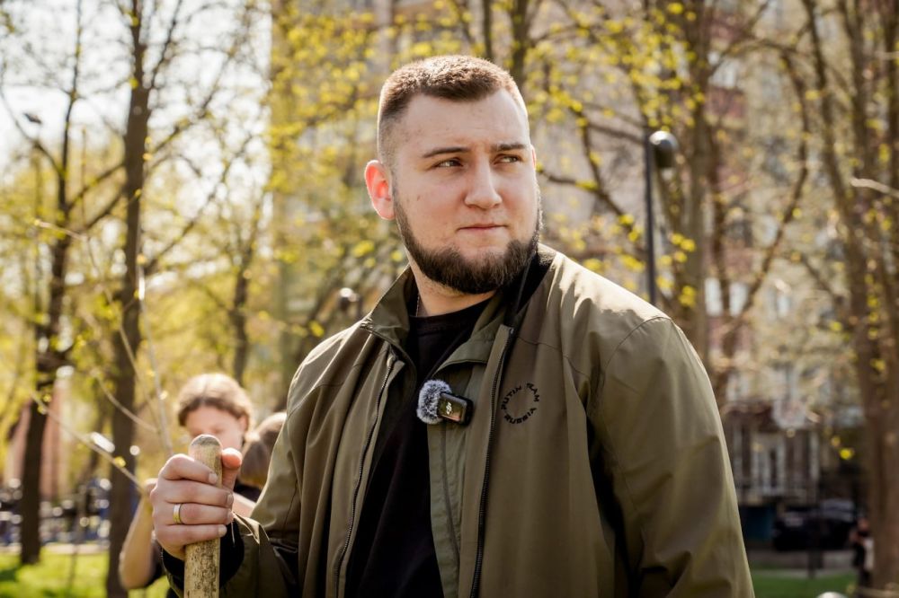 Сохраним память на века. В сквере Молодой гвардии молодёжные организации, ведомства и депутатский корпус совместно высадили 80 деревьев клёна в рамках Всероссийской акции «Сад памяти» Сохраним память на века. В сквере Молодой гвардии молодёжные организации, ведомства и депутатский корпус совместно высадили 80 деревьев клёна в рамках Всероссийской акции «Сад памяти»