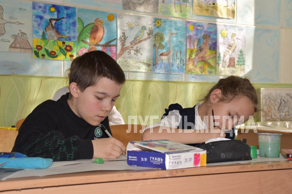 Воспитанники Краснодонской детской художественной школы им. Ю.П. Шпырко приняли участие в конкурсе рисунков «Парк будущего» Воспитанники Краснодонской детской художественной школы им. Ю.П. Шпырко приняли участие в конкурсе рисунков «Парк будущего»