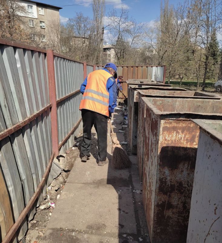 В Стаханове продолжается работа по уборке свалок В Стаханове продолжается работа по уборке свалок