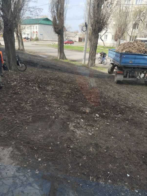 Каждый день сотрудники МУП «ДЭП города Рубежное» неустанно трудятся над наведением порядка в нашем городе Каждый день сотрудники МУП «ДЭП города Рубежное» неустанно трудятся над наведением порядка в нашем городе