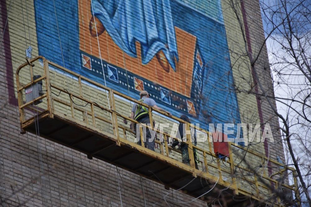 В Луганске появился мурал с изображением Богородицы В Луганске появился мурал с изображением Богородицы