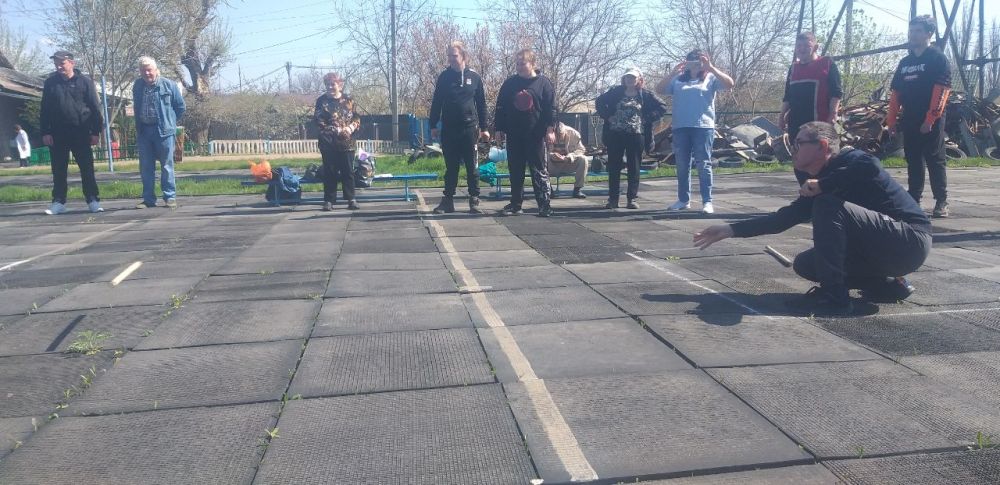 16 апреля в Краснодонском центре физического здоровья населения «Спорт для всех» состоялись соревнования по игре в «Городки» 16 апреля в Краснодонском центре физического здоровья населения «Спорт для всех» состоялись соревнования по игре в «Городки»