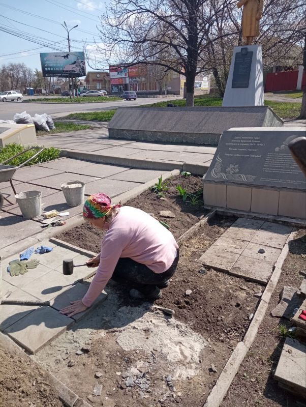 В Ровеньках продолжается подготовка к 80-летию Победы в Великой Отечественной войне В Ровеньках продолжается подготовка к 80-летию Победы в Великой Отечественной войне