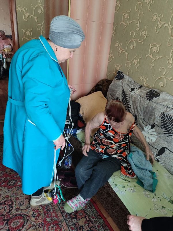 Активисты Единой России посещают ветеранов Активисты Единой России посещают ветеранов