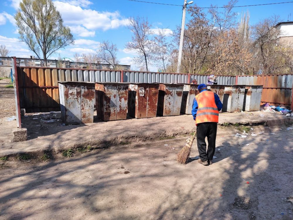 В Стаханове продолжается работа по уборке свалок В Стаханове продолжается работа по уборке свалок