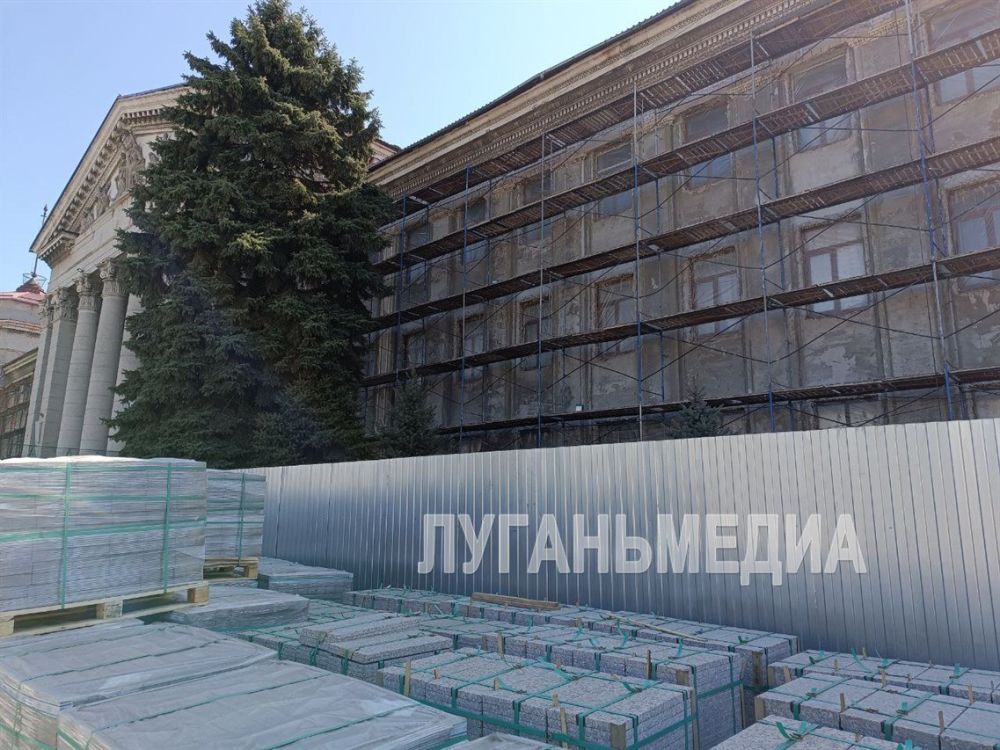Капитальный ремонт фасада дворца культуры имени «Молодой гвардии» в Краснодоне может потребовать замены разрушающихся скульптур на вершине здания Капитальный ремонт фасада дворца культуры имени «Молодой гвардии» в Краснодоне может потребовать замены разрушающихся скульптур на вершине здания