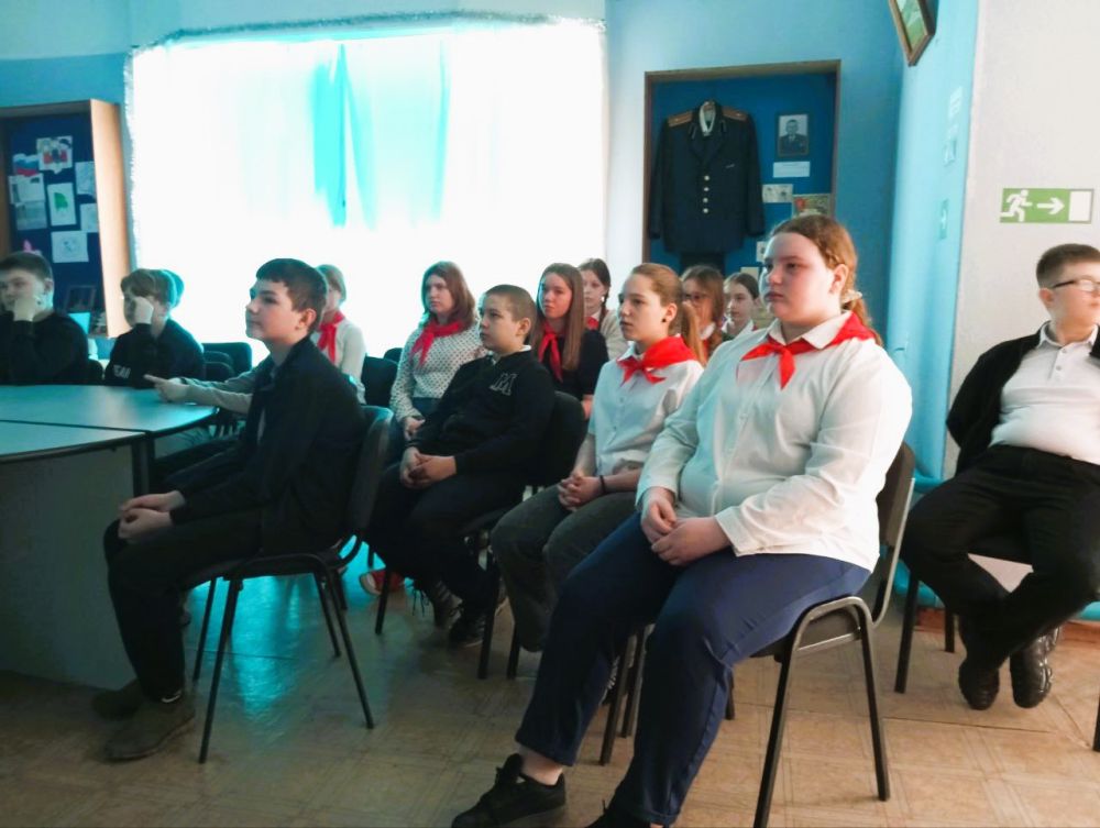 17 апреля в Белокуракинском краеведческом музее прошел музейный час «Дни воинской славы. Ледовое побоище» 17 апреля в Белокуракинском краеведческом музее прошел музейный час «Дни воинской славы. Ледовое побоище»