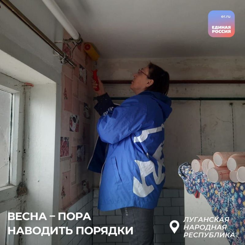 Активисты «Единой России» помогают одиноким людям навести порядок во дворе и дома Активисты «Единой России» помогают одиноким людям навести порядок во дворе и дома