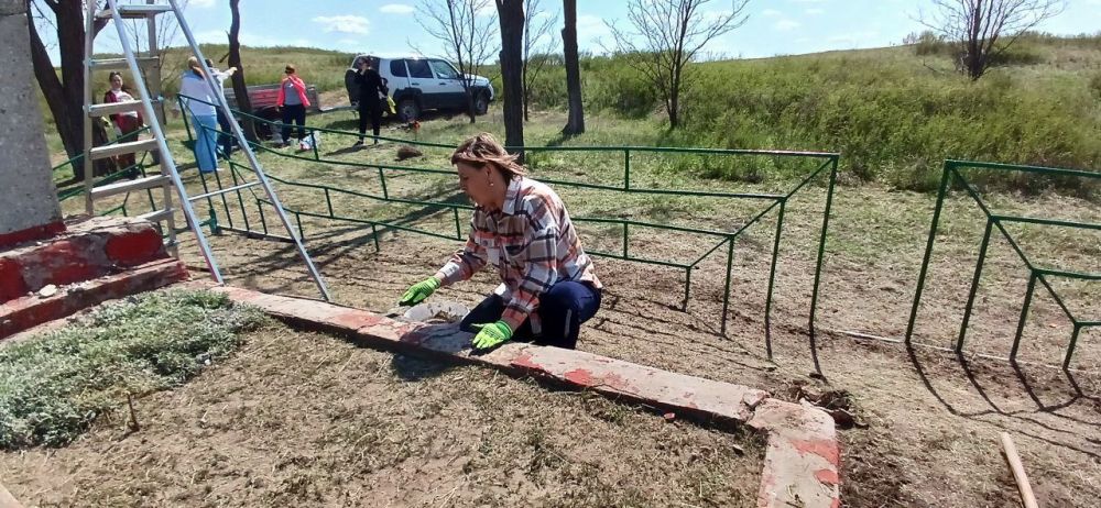 В поселке Изварино благоустроили памятное место В поселке Изварино благоустроили памятное место