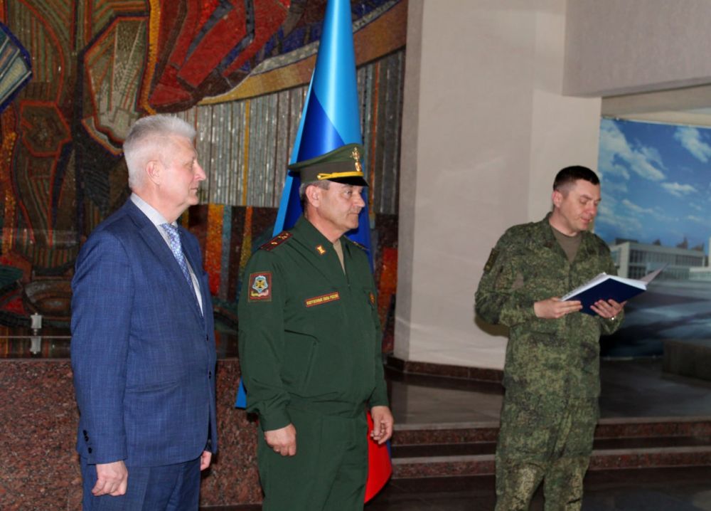 Сергей Козенко: С 1 апреля в Луганской Народной Республике, как и по всей территории Российской Федерации, стартовала весенняя призывная кампания Сергей Козенко: С 1 апреля в Луганской Народной Республике, как и по всей территории Российской Федерации, стартовала весенняя призывная кампания
