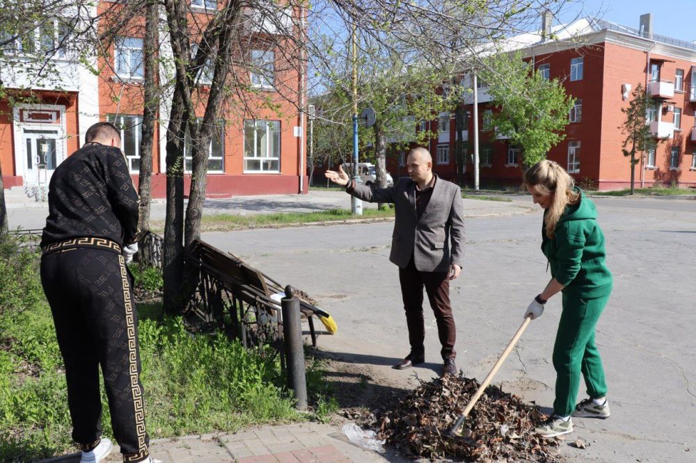 Северодончане в очередной раз приняли участие в общегородском субботнике Северодончане в очередной раз приняли участие в общегородском субботнике
