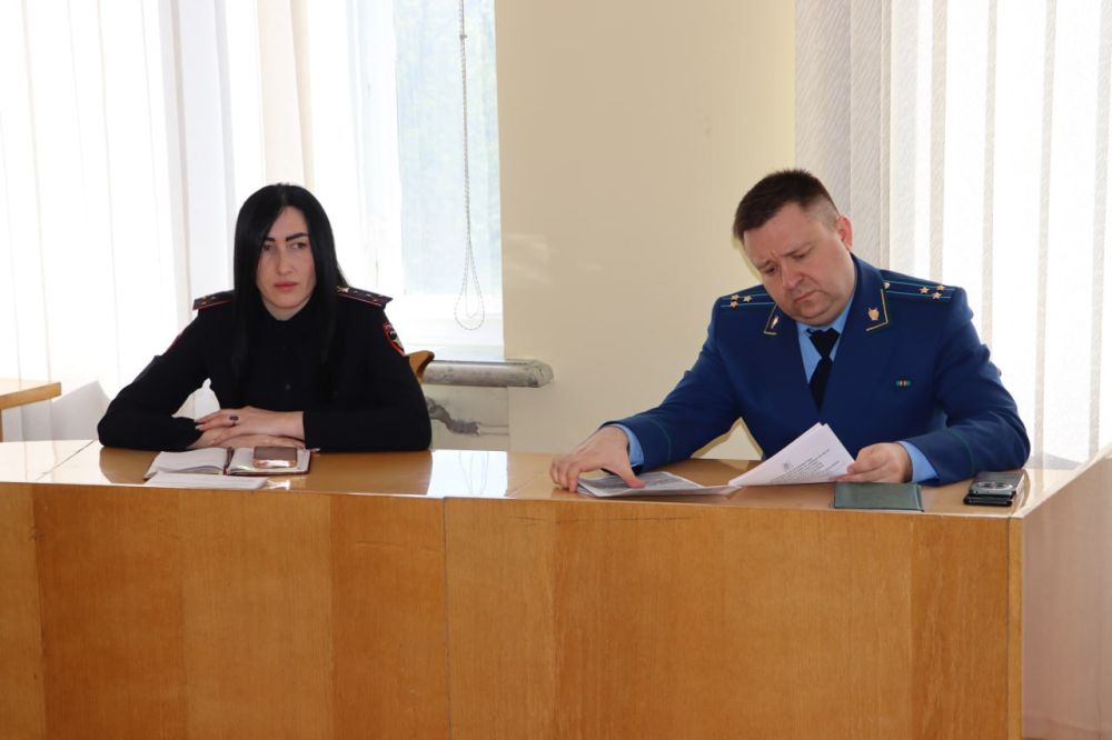 В Стаханове обсудили вопросы профилактики подростковой преступности и семейного неблагополучия В Стаханове обсудили вопросы профилактики подростковой преступности и семейного неблагополучия