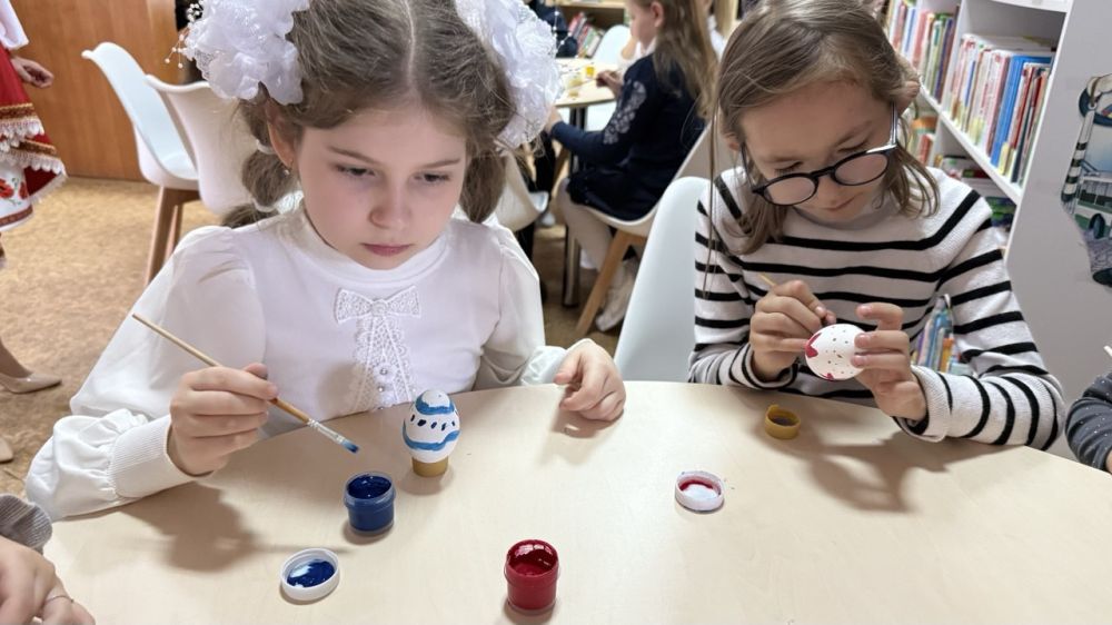 В Белокуракинской детской библиотеке состоялся мастер-класс «Пасхальные мотивы» В Белокуракинской детской библиотеке состоялся мастер-класс «Пасхальные мотивы»