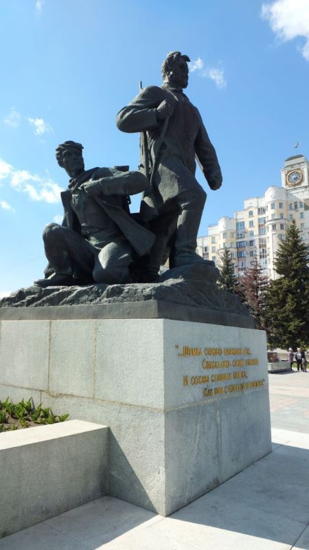 "...Шумел сурово брянский лес "...Шумел сурово брянский лес