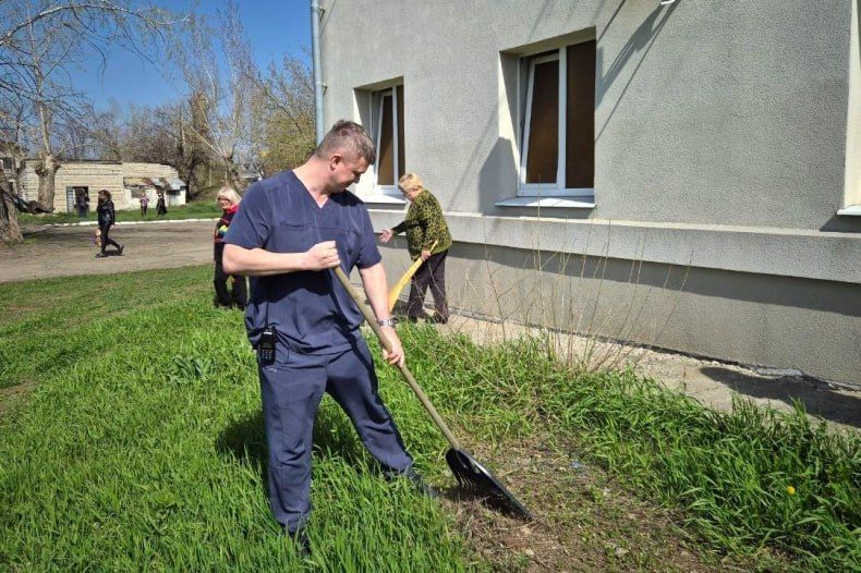 Работники Свердловской ЦГМБ вместе с врачами из Красноярского края присоединились к республиканской акции «Чистая Республика – 2025» Работники Свердловской ЦГМБ вместе с врачами из Красноярского края присоединились к республиканской акции «Чистая Республика – 2025»