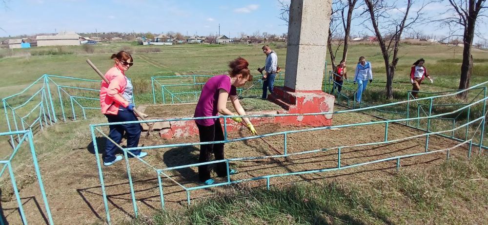 В поселке Изварино благоустроили памятное место В поселке Изварино благоустроили памятное место
