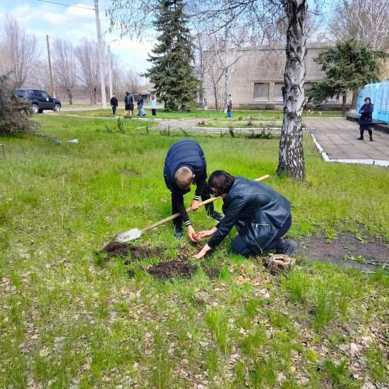 Эта масштабная эколого-патриотическая акция направлена на то, чтобы ежегодно высаживать 27 миллионов деревьев в память о каждом погибшем во время Великой Отечественной войны Эта масштабная эколого-патриотическая акция направлена на то, чтобы ежегодно высаживать 27 миллионов деревьев в память о каждом погибшем во время Великой Отечественной войны