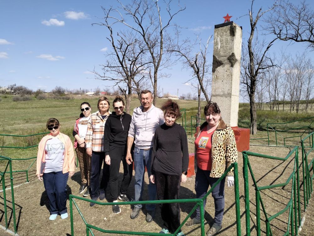 В поселке Изварино благоустроили памятное место В поселке Изварино благоустроили памятное место