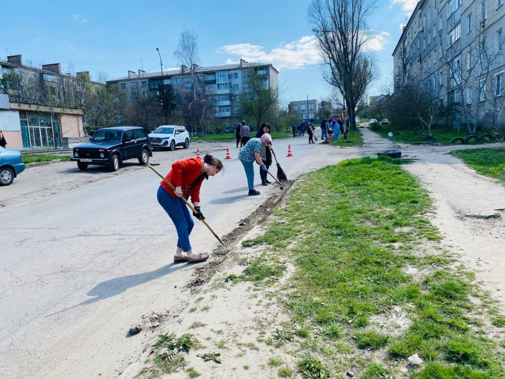 В Чистый четверг в Лутугинском муниципальном округе продолжаются субботники В Чистый четверг в Лутугинском муниципальном округе продолжаются субботники
