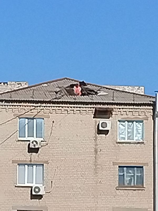 В ходе подготовки празднования светлого праздника Пасхи в пгт Нагольно-Тарасовка продолжаются работы по уборке и вывозу мусора с территории поселкового кладбища В ходе подготовки празднования светлого праздника Пасхи в пгт Нагольно-Тарасовка продолжаются работы по уборке и вывозу мусора с территории поселкового кладбища