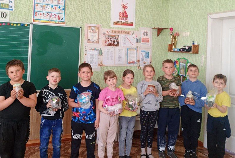 Школьники поселка Поречье приняли участие в акции «С нами Бог» Школьники поселка Поречье приняли участие в акции «С нами Бог»