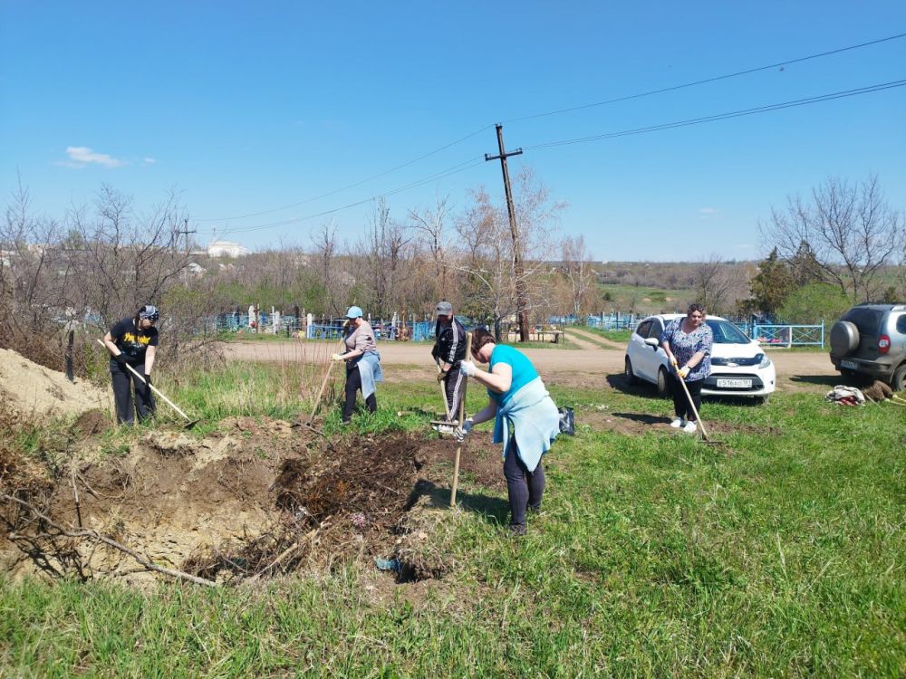 В поселке Краснодон прошел субботник по наведению порядка на гражданском кладбище! В поселке Краснодон прошел субботник по наведению порядка на гражданском кладбище!